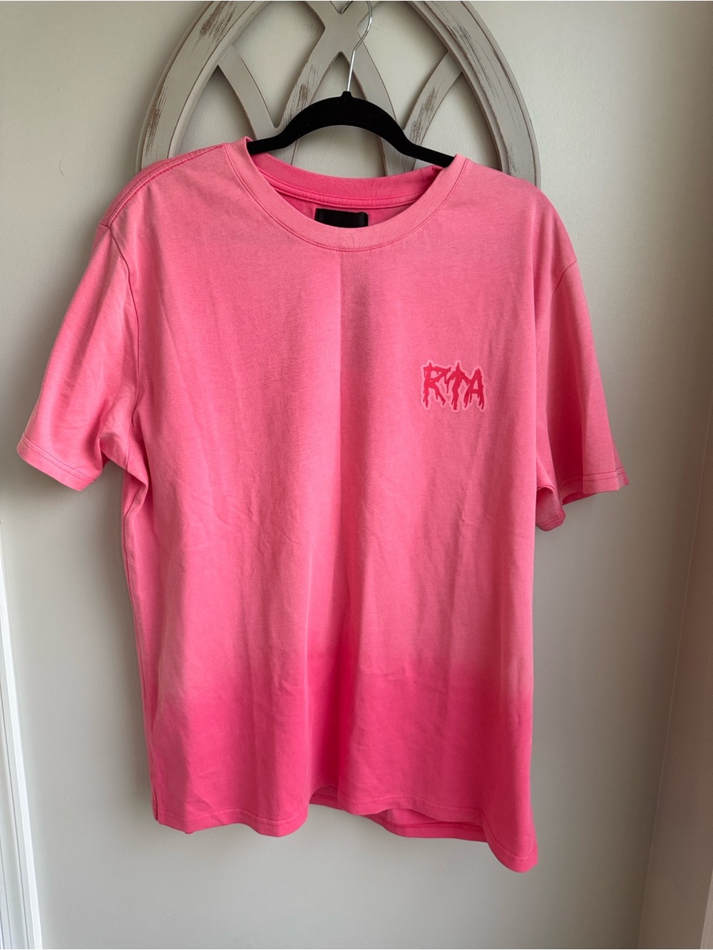 RtA Men's Liam Degrade Cotton Graphic tee Pink Cyber Metal Luxury Streetwear CL